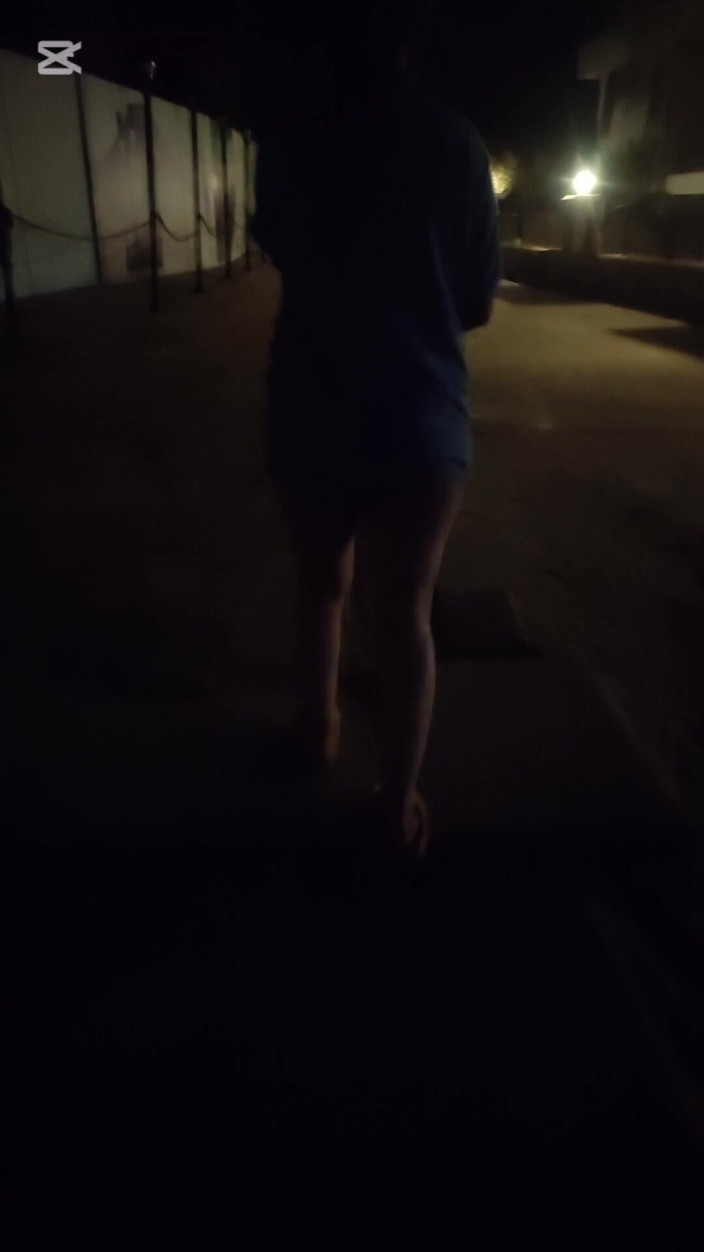 Kaa696868: Una teen con un gran culo arrapata prende un cazzo...
