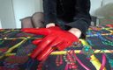 Lady Victoria Valente: Červené kožené rukavice