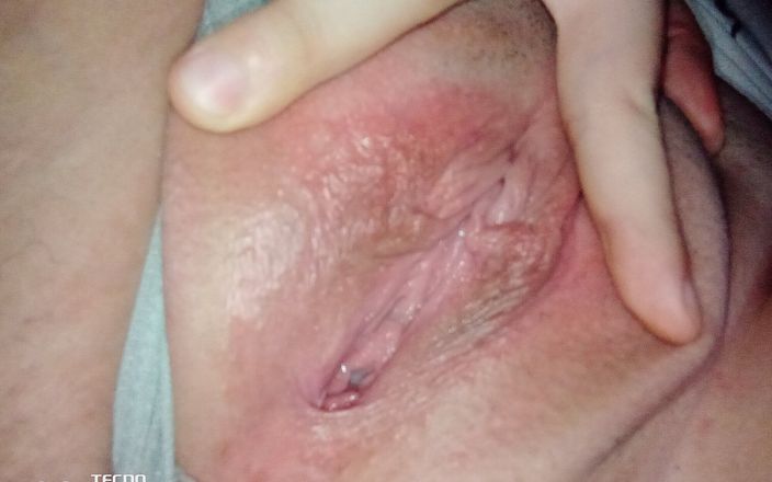 Pelusita honey: Recém-masturbada minha vagina molhada para você