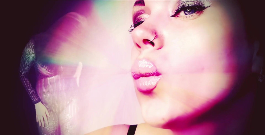 Goddess Misha Goldy: お前を口紅の奴隷にしてやる。あなたはセクシーな口紅でコーティングされた美しい唇が大好きです。彼らはあなたをとても弱くします。