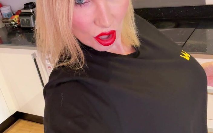 Sophie James: 谢谢你 faphouse 的 T 恤