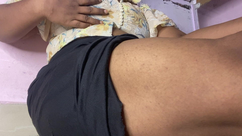 Angoori: Tamil menina dedilhando buceta peitos show