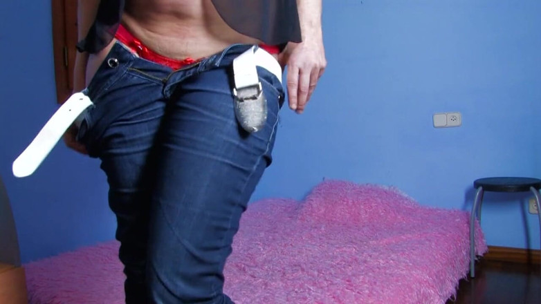 Hot Girlz: Puta sola con buen cuerpo se pone mojada y desordenada