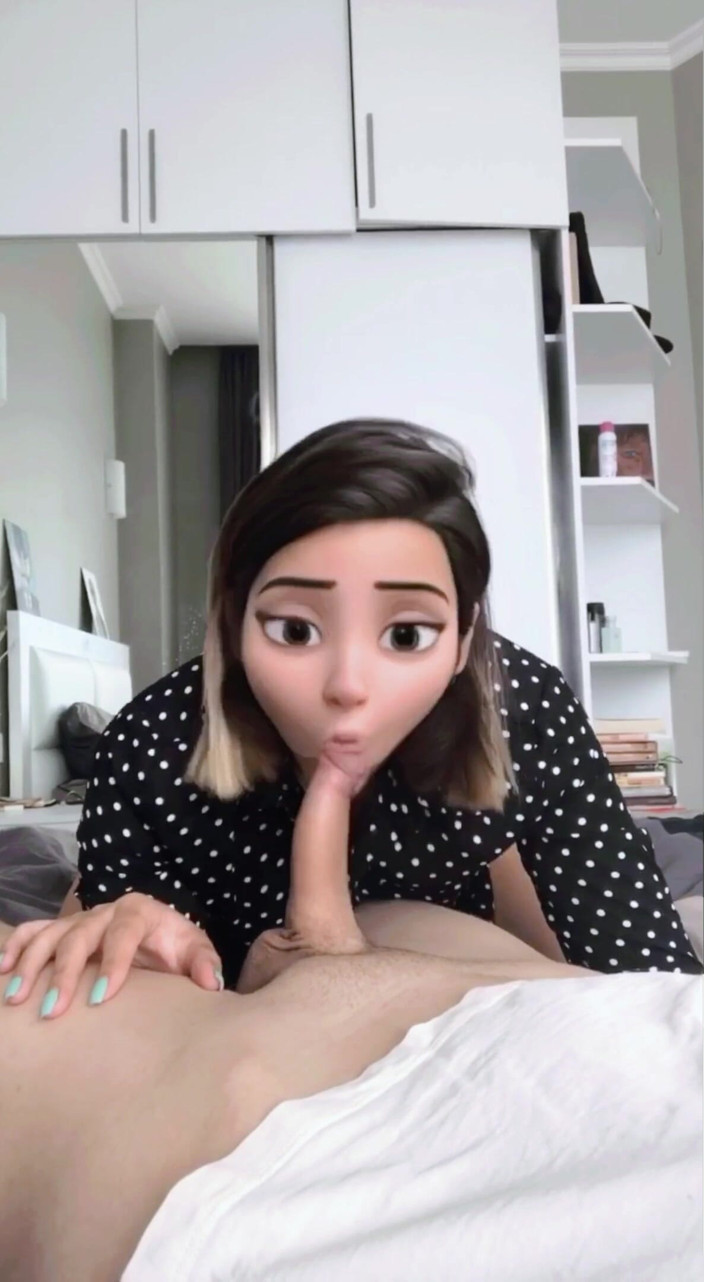 Good_view: Awek dengan muka kartun menghisap batang besar
