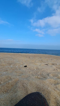 En främling rörde min kropp på stranden.
