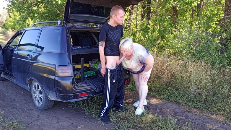 Zona901: Dans le parc, je baise ma voisine en levrette dans...