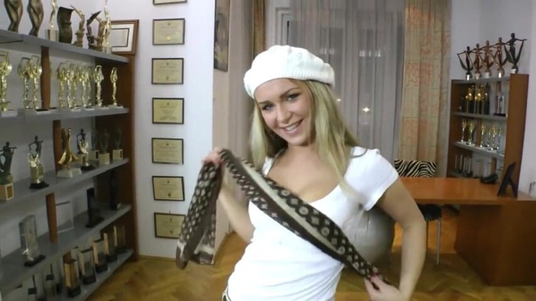 Toy Sluts: Чудова красуня з сексуальним тілом насолоджується мастурбацією