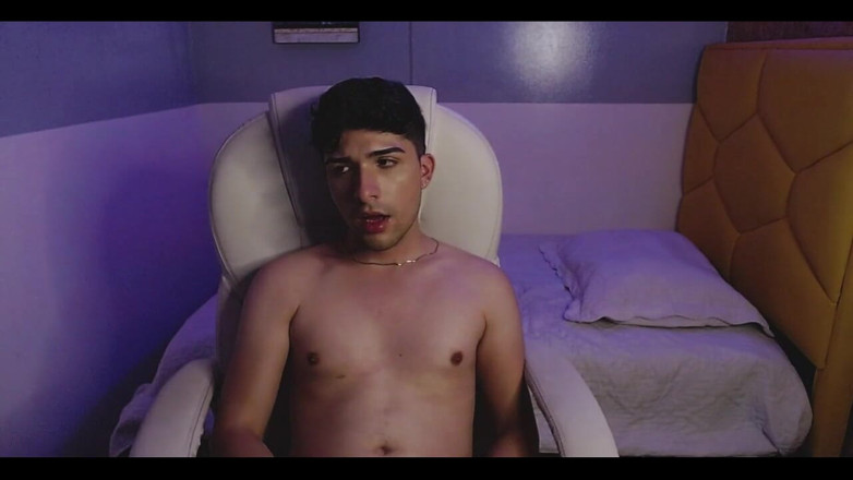 Diego_latinboy: ช่วยตัวเองและน้ําแตกบนเว็บแคมขณะพบกับผู้คนแบบสุ่มทั่วโลก