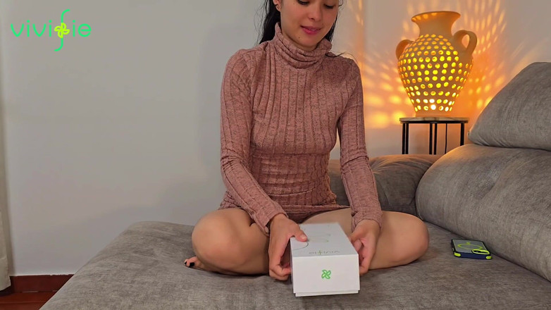 Labestiaylabella: Thủ dâm vivifie, anh ấy bắt gặp tôi thủ dâm với đồ...