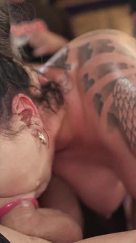 Ggg john thompson dientot habis-habisan sama 10 kontol di bak mandi baru!!