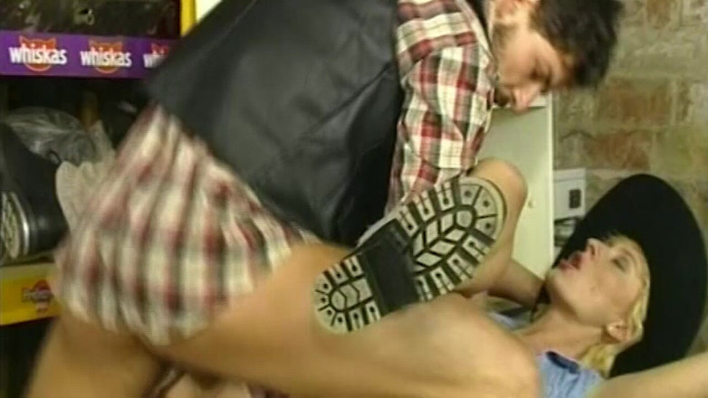 VHS-Vixxxen: अमेरिकी fucks जर्मन गृहिणी