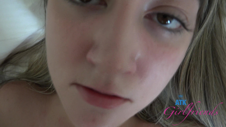 ATK Girlfriends: 你开始在晚上操百合，但第二天早上才做完