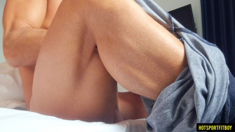 Hotsportfitboy: Riskanter Handjob Im Hotelzimmer