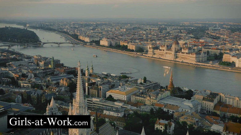 Girls At Work: เมื่องานกลายเป็นสิ่งยั่วยวน