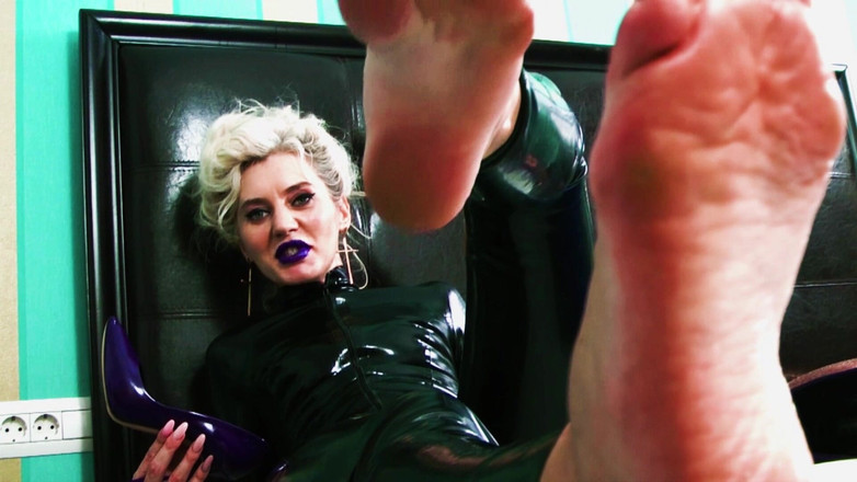 Goddess Celine: Schweißsklavin demütigung