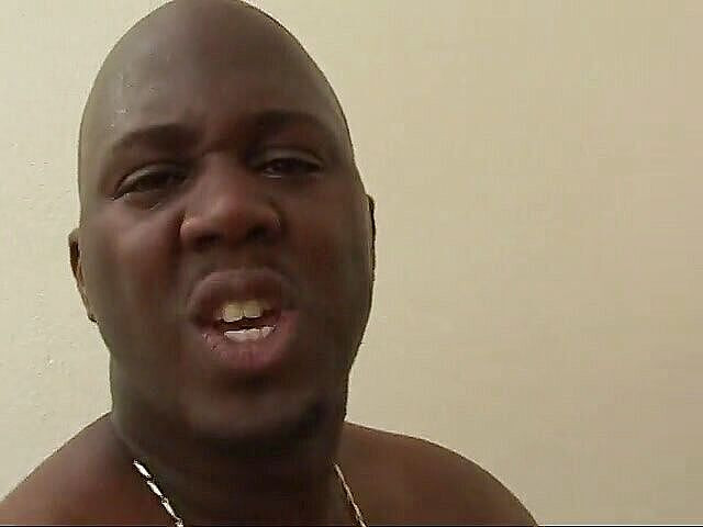 BBC Fantasies: La bella teen si fa forare la figa sul letto