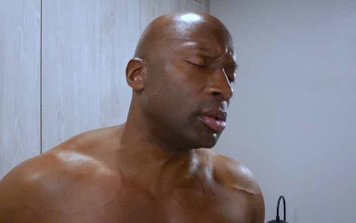 Vision X Studios: 아들의 절친을 낳는 흑인 자지