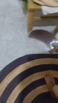 Buttplugged kız arkadaş arkadan sikiliyor ve döl yiyor
