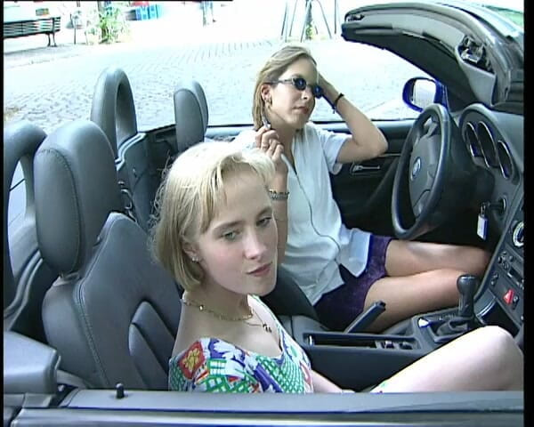 YOUR FIRST PORN: Zwei geile lesbische muschis - dua memek lesbian yang lagi sange...
