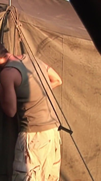 Intense dubbele penetratie in het militaire kamp