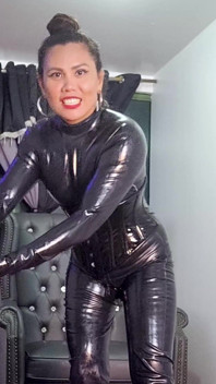Latex älskarinna dominafire anal träning hennes sissy slampa