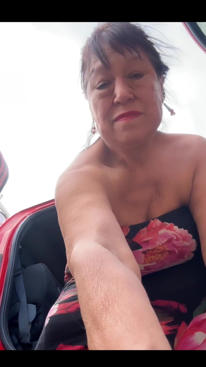 Zilah Luz: Suce-moi les seins