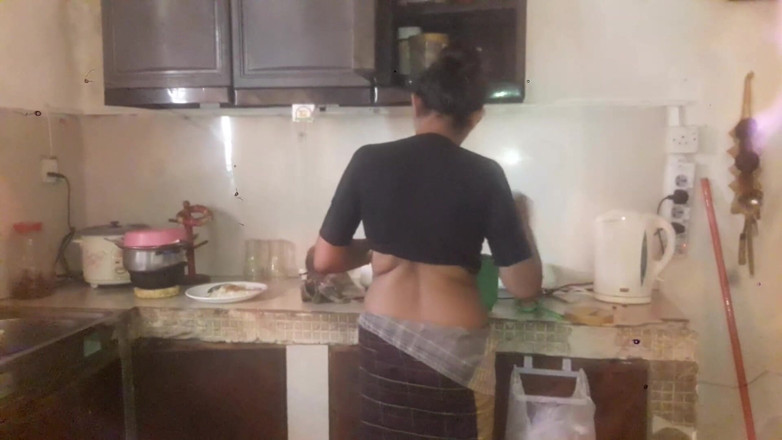 Tina Baby: Pembantu rumah tangga adalah pelacur jalangku waktu istri lagi kerja