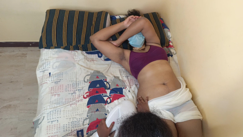 Wonder: タミルのかわいい主婦レズビアン