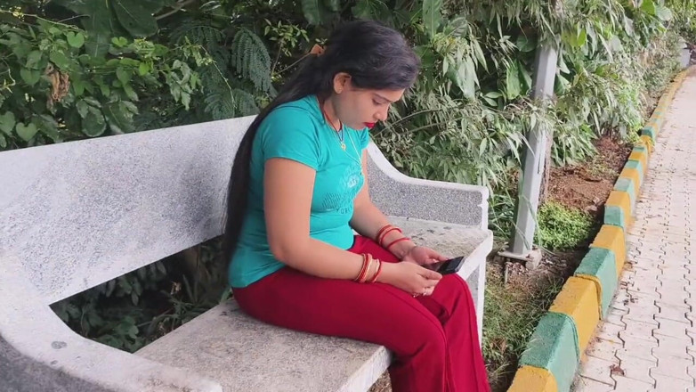 Sona bhabhi: Odia Indiana esposa goza com seu namorado no parque