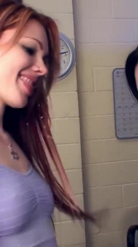 Sexy babe with colored hair gets her pussy licked