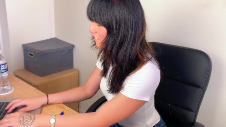 Melissa Masters: Sniff My Jeans: Femdom'ed by the Intern