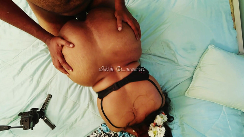 Milktankers: Indiancă Bhabhi cu țâțe mari