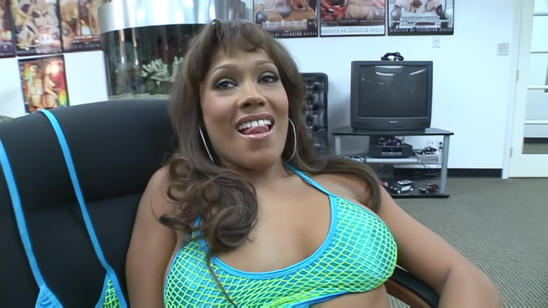 Pure redlight: Cewek manis dengan toket aduhai me mohon