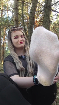 (81) Polonia Miroase și linge-mi picioarele împuțite