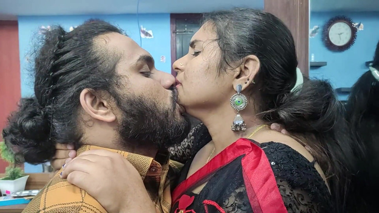 Vaigavarun45: Mallu Couple Hot Fuck in Saree, Saree Removal and Hot...