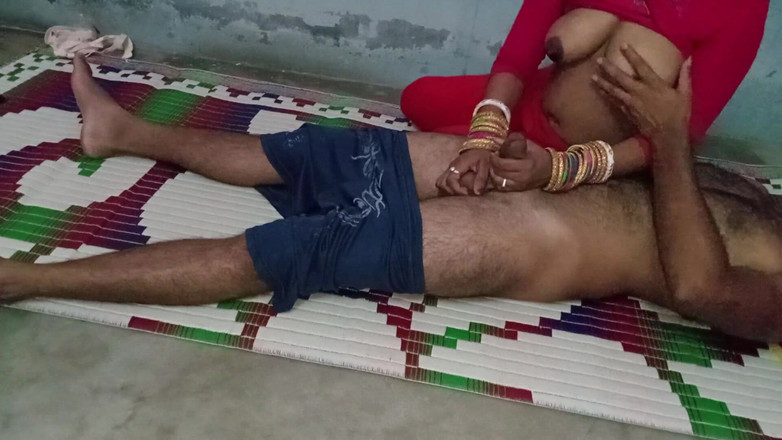 FireeCouple: Poprvé se indická služka dotýká ptáka