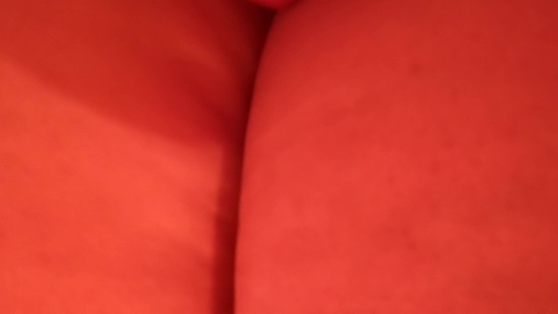 Hott Lilly: Przyjemność na kanapie