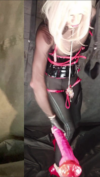 Sissy si diverte sull'altalena Parte 1