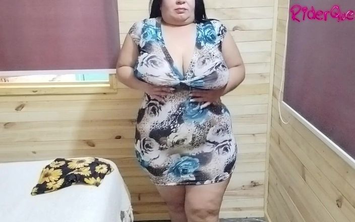 Riderqueen BBW Step Mom Latina Ebony: Seksi tombul çiçekli yazlık elbiseleri deniyor