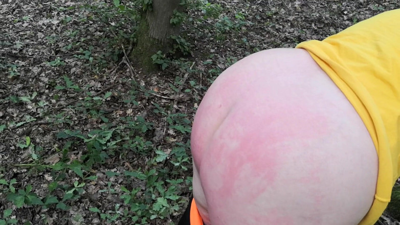 Bouncy Tits Action: Ağaca dayalı göte şaplak
