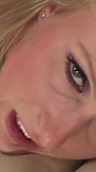 La bella bionda ama l'anale e a2m