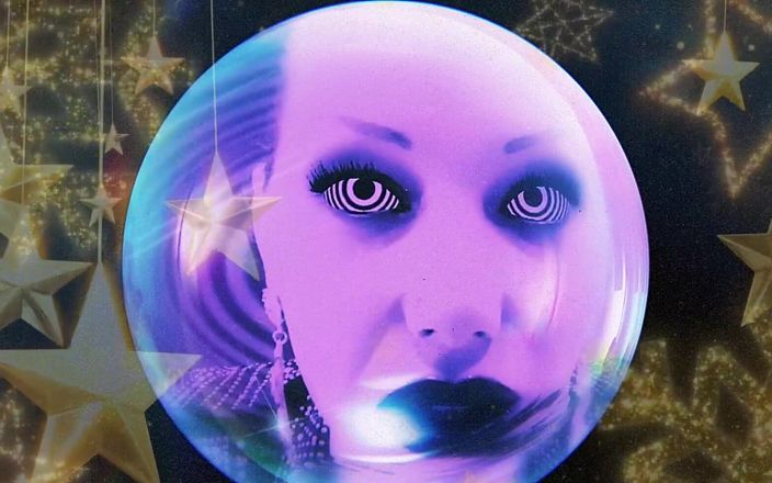 Goddess Misha Goldy: Dags att pryda julgranen! Vilken konstig boll du aldrig märkt...