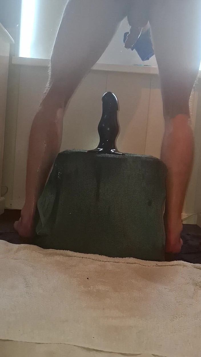 NoFace Twink X: Noface Twink X Riding Multiple Huge Dildo's