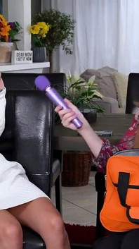 Návštěva nevlastní tety Nicole se promění v sexy trojku s Misty a Layou