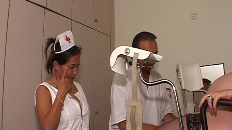 THAGSON ONLY: Doctorul inspectează cu atenție ejacularea înăuntru a unei mame sexy însărcinate