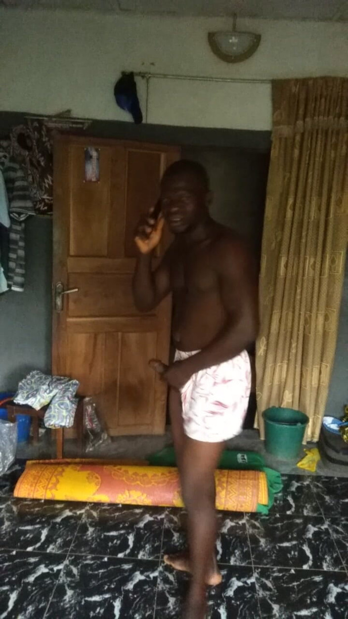 Moviesporn1: Porra com balde não é fácil de fazer amor