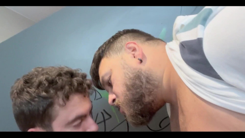 Ksanchez1203: Cruising Bear