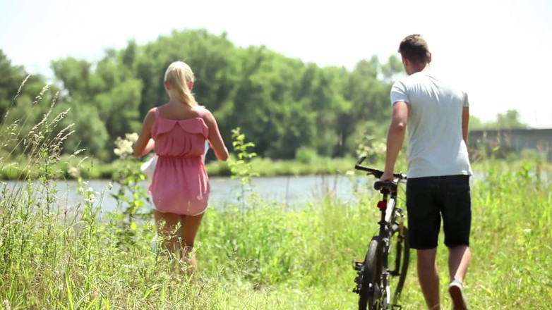 Desire Media: Cayla Lions y Nick Larsen - un picknick cachondo
