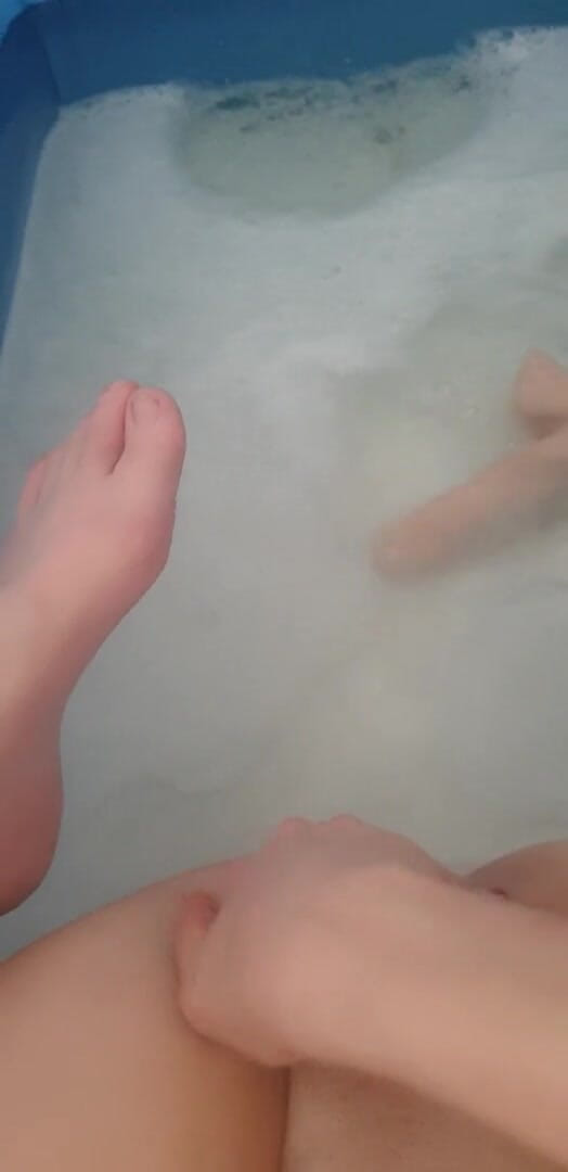 Wet and dirty: Masturbatie in de badkamer