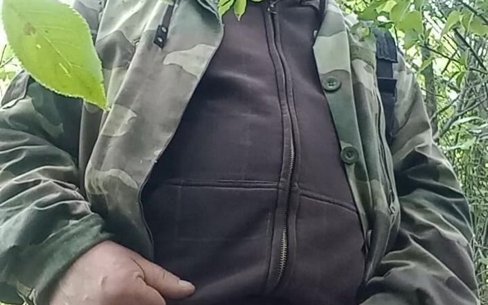 rastyo75: Runkar iväg i naturen